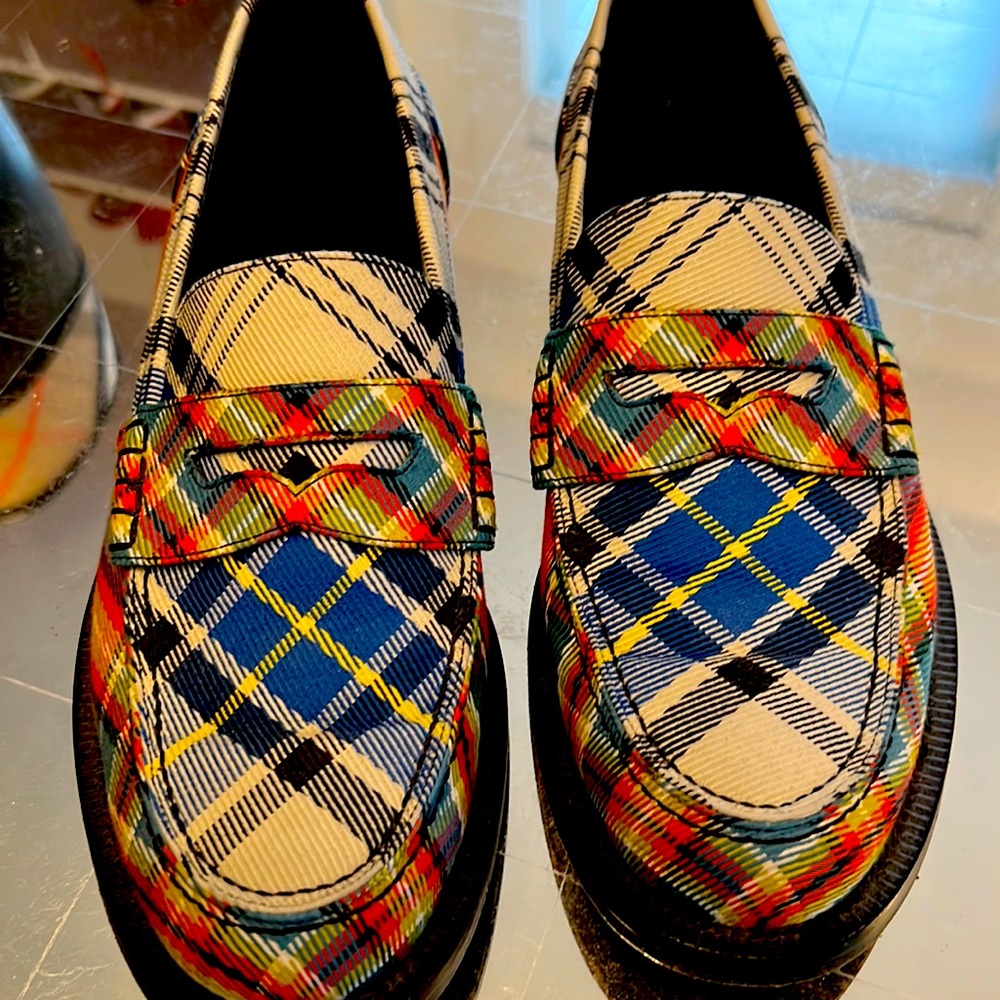 Burberry loafer size 40 Great condition.